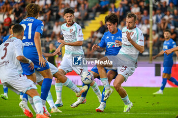 2023-09-27 - Empoli's Stiven Shpendi fights for the ball against Salernitana's Norbert Gyomber - EMPOLI FC VS US SALERNITANA - ITALIAN SERIE A - SOCCER