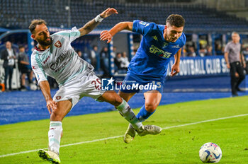 2023-09-27 - Empoli's Liberato Cacace is fouled by Salernitana's Grigoris Kastanos - EMPOLI FC VS US SALERNITANA - ITALIAN SERIE A - SOCCER