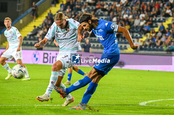 2023-09-27 - Empoli's Sebastiano Luperto fights for the ball against Salernitana's Erik Botheim - EMPOLI FC VS US SALERNITANA - ITALIAN SERIE A - SOCCER