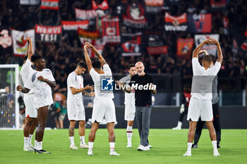 2023-09-01 - Stefano Pioli head coach of Milan talk to his players during the Italian championship Serie A football match between AS Roma and AC Milan on September 1, 2023 at Stadio Olimpico in Rome, Italy - FOOTBALL - ITALIAN CHAMP - AS ROMA V AC MILAN - ITALIAN SERIE A - SOCCER