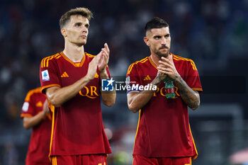 2023-09-01 - Diego Llorente (L) and Lorenzo Pellegrini (R) of Roma greet their supporters at the end of the Italian championship Serie A football match between AS Roma and AC Milan on September 1, 2023 at Stadio Olimpico in Rome, Italy - FOOTBALL - ITALIAN CHAMP - AS ROMA V AC MILAN - ITALIAN SERIE A - SOCCER