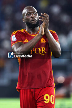 2023-09-01 - Romelu Lukaku of Roma greets the supporters during the Italian championship Serie A football match between AS Roma and AC Milan on September 1, 2023 at Stadio Olimpico in Rome, Italy - FOOTBALL - ITALIAN CHAMP - AS ROMA V AC MILAN - ITALIAN SERIE A - SOCCER