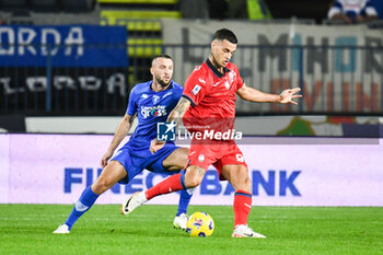 2023-10-30 - Gianluca Scamacca (Atalanta) fights for the ball against Sebastian Walukiewicz (Empoli) - EMPOLI FC VS ATALANTA BC - ITALIAN SERIE A - SOCCER