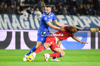 2023-10-30 - Gianluca Scamacca (Atalanta) is fouled by Sebastian Walukiewicz (Empoli) - EMPOLI FC VS ATALANTA BC - ITALIAN SERIE A - SOCCER