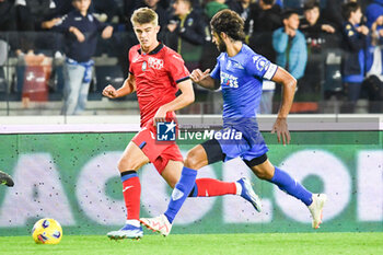 2023-10-30 - Charles De Ketelaere (Atalanta) hampered by Sebastiano Luperto (Empoli) - EMPOLI FC VS ATALANTA BC - ITALIAN SERIE A - SOCCER
