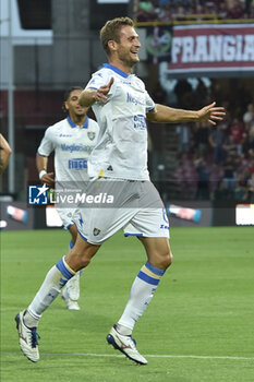2023-09-22 - Simone Romagnoli of Frosinone Calcio celebrates after scoring goal during Serie A between US Salernitana 1919 vs Frosinone Calcio at Arechi Stadium - US SALERNITANA VS FROSINONE CALCIO - ITALIAN SERIE A - SOCCER