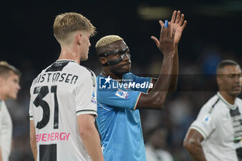 2023-09-27 - Victor Osimen of SSC Napoli applauds the fans for their encouragement during Serie A between SSC Napoli vs Udinese Calcio at Diego Armando Maradona Stadium - SSC NAPOLI VS UDINESE CALCIO - ITALIAN SERIE A - SOCCER