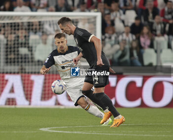 2023-09-26 - Ylber Ramadani of Us Lecce and Arkadiusz Milik of Juventus during the Italian Serie A, football match between Juventus Fc and Us Lecce on 26 September 2023 at Allianz stadium, Turin, Italy. Photo Nderim Kaceli - JUVENTUS FC VS US LECCE - ITALIAN SERIE A - SOCCER