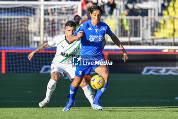 2023-11-26 - Youssef Maleh (Empoli) thwarted by Matheus Henrique (Sassuolo) - EMPOLI FC VS US SASSUOLO - ITALIAN SERIE A - SOCCER