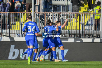 2023-11-26 - Francesco Caputo (Empoli) celebrates with teammates after scoring the 1-0 goal - EMPOLI FC VS US SASSUOLO - ITALIAN SERIE A - SOCCER