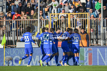 2023-11-26 - Francesco Caputo (Empoli) celebrates with teammates after scoring the 1-0 goal - EMPOLI FC VS US SASSUOLO - ITALIAN SERIE A - SOCCER