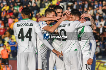 2023-11-26 - Andrea Pinamonti (Sassuolo) celebrates with teammates after scoring the 1-1 goal - EMPOLI FC VS US SASSUOLO - ITALIAN SERIE A - SOCCER
