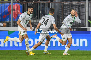 2023-11-26 - Domenico Berardi (Sassuolo) celebrates with teammates after scoring the 3-4 goal - EMPOLI FC VS US SASSUOLO - ITALIAN SERIE A - SOCCER