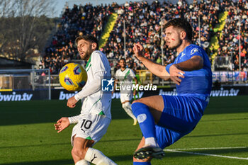 2023-11-26 - Liberato Cacace (Empoli) hampered by Domenico Berardi (Sassuolo) - EMPOLI FC VS US SASSUOLO - ITALIAN SERIE A - SOCCER
