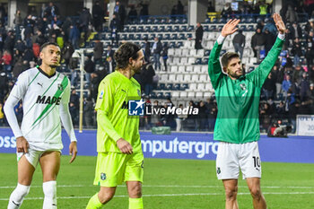 2023-11-26 - Domenico Berardi (Sassuolo) celebrates victory with supporters - EMPOLI FC VS US SASSUOLO - ITALIAN SERIE A - SOCCER