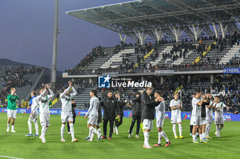 2023-11-26 - Sassuolo team celebrate victory with supporters - EMPOLI FC VS US SASSUOLO - ITALIAN SERIE A - SOCCER