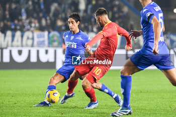 2023-12-11 - Remi Oudin (Lecce) hampered by Youssef Maleh (Empoli) - EMPOLI FC VS US LECCE - ITALIAN SERIE A - SOCCER