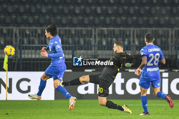 2023-12-11 - foot slip of goalkeeper's Wladimiro Falcone (Lecce) - EMPOLI FC VS US LECCE - ITALIAN SERIE A - SOCCER