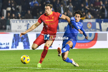 2023-12-11 - Matteo Cancellieri (Empoli) hampered by Federico Baschirotto (Lecce) - EMPOLI FC VS US LECCE - ITALIAN SERIE A - SOCCER
