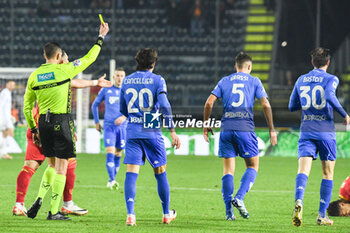 2023-12-11 - Referee Mr. Andrea Colombo warns Sebastiano Grassi (Empoli) - EMPOLI FC VS US LECCE - ITALIAN SERIE A - SOCCER