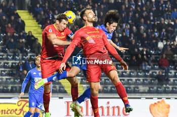 2023-12-11 - header of Federico Baschirotto (Lecce) against Steven Shpendi (Empoli) - EMPOLI FC VS US LECCE - ITALIAN SERIE A - SOCCER