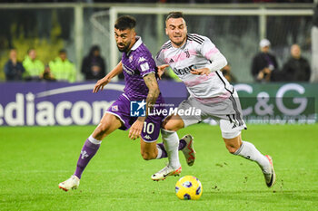 2023-11-05 - Fiorentina's Nicolas Gonzalez hampered by Juventus's Filip Kostic - ACF FIORENTINA VS JUVENTUS FC - ITALIAN SERIE A - SOCCER