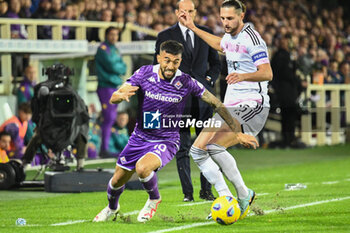 2023-11-05 - Fiorentina's Nicolas Gonzalez hampered by Juventus's Adrien Rabiot - ACF FIORENTINA VS JUVENTUS FC - ITALIAN SERIE A - SOCCER