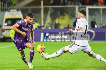 2023-11-05 - Fiorentina's Nicolas Gonzalez hampered by Juventus's Filip Kostic - ACF FIORENTINA VS JUVENTUS FC - ITALIAN SERIE A - SOCCER
