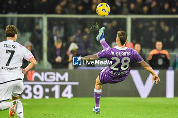 2023-11-05 - Fiorentina's Lucas Martinez Quarta in acrobatic kick - ACF FIORENTINA VS JUVENTUS FC - ITALIAN SERIE A - SOCCER