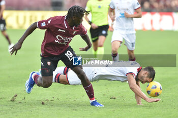 2023-10-22 - competes for the ball with Trivante Stewart of US Salerntana 1919 during Serie A between US Salernitana 1919 vs Cagliari Calcio at Arechi Stadium - US SALERNITANA VS CAGLIARI CALCIO - ITALIAN SERIE A - SOCCER