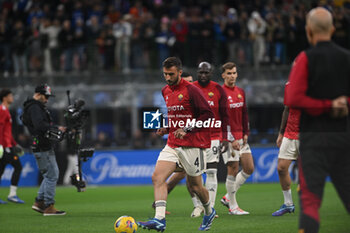 2023-10-29 - Bryan Cristante of AS Roma warms up prior to the Italian Serie A football match between Inter FC Internazionale and AS Roma on 29 of October 2023 at Giuseppe Meazza San Siro Siro stadium in Milan, Italy. Photo Tiziano Ballabio - INTER - FC INTERNAZIONALE VS AS ROMA - ITALIAN SERIE A - SOCCER