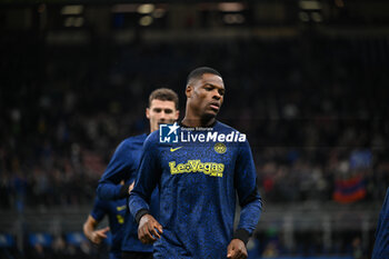 2023-10-29 - Denzel Dumfries of FC Inter warms up prior to the Italian Serie A football match between Inter FC Internazionale and AS Roma on 29 of October 2023 at Giuseppe Meazza San Siro Siro stadium in Milan, Italy. Photo Tiziano Ballabio - INTER - FC INTERNAZIONALE VS AS ROMA - ITALIAN SERIE A - SOCCER