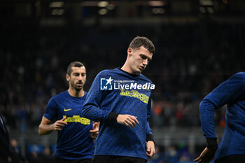 2023-10-29 - Benjamin Pavard of FC Inter warms up prior to the Italian Serie A football match between Inter FC Internazionale and AS Roma on 29 of October 2023 at Giuseppe Meazza San Siro Siro stadium in Milan, Italy. Photo Tiziano Ballabio - INTER - FC INTERNAZIONALE VS AS ROMA - ITALIAN SERIE A - SOCCER