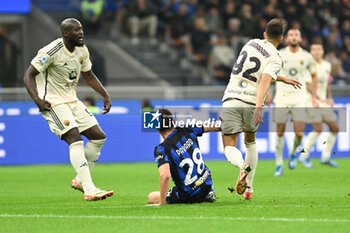 2023-10-29 - Benjamin Pavard of FC Inter the Italian Serie A football match between Inter FC Internazionale and AS Roma on 29 of October 2023 at Giuseppe Meazza San Siro Siro stadium in Milan, Italy. Photo Tiziano Ballabio - INTER - FC INTERNAZIONALE VS AS ROMA - ITALIAN SERIE A - SOCCER