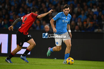 2023-10-29 - Eljif Almas of SSC Napoli competes for the ball with Davide Calabria of AC Milan the Serie A match between SSC Napoli vs AC Milan at Diego Armando Maradona Stadium - SSC NAPOLI VS AC MILAN - ITALIAN SERIE A - SOCCER