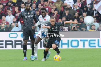2023-11-04 - Stanislav Lobotka of SSC Napoli competes for the ball with Boulaye Dia of US Salernitana 1919 during Serie A between US Salernitana 1919 vs SSC Napoli at Arechi Stadium - US SALERNITANA VS SSC NAPOLI - ITALIAN SERIE A - SOCCER