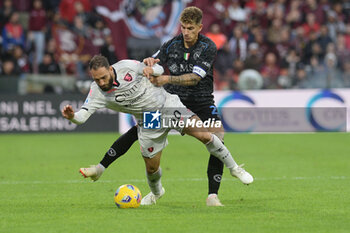 2023-11-04 - Grigoris Kastanos of US Salernitana 1919 competes for the ball with Giovanni Di Lorenzo of SSC Napoli during Serie A between US Salernitana 1919 vs SSC Napoli at Arechi Stadium - US SALERNITANA VS SSC NAPOLI - ITALIAN SERIE A - SOCCER