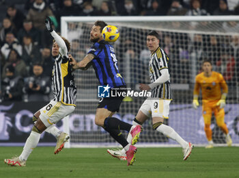 2023-11-26 - Francesco Acerbi of Inter Milan and Weston McKennie of Juventus during the Italian Serie A, football match between Juventus Fc and Fc Inter, on 26 November 2023 at Allianz Stadium, Turin, Italy. Photo Nderim Kaceli - JUVENTUS FC VS INTER - FC INTERNAZIONALE - ITALIAN SERIE A - SOCCER