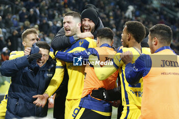 2023-12-03 - Verona's players jubilates after scoring the goal during Udinese Calcio vs Hellas Verona FC, 14° Serie A Tim 2023-24 game at Bluenergy Stadium - Stadio Friuli in Udine (UD), Italy, on Dicember 03, 2023. - UDINESE CALCIO VS HELLAS VERONA FC - ITALIAN SERIE A - SOCCER