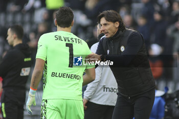 2023-12-03 - Marco Silvestri of Udinese FC  speaks toGabriele Cioffi Head Coach of Udinese FC  during Udinese Calcio vs Hellas Verona FC, 14° Serie A Tim 2023-24 game at Bluenergy Stadium - Stadio Friuli in Udine (UD), Italy, on Dicember 03, 2023. - UDINESE CALCIO VS HELLAS VERONA FC - ITALIAN SERIE A - SOCCER