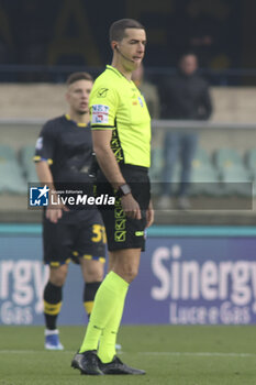 2023-12-09 - the Referee Giovanni Ayroldi during Hellas Verona FC  vs SS Lazio, 15° Serie A Tim 2023-24 game at Marcantonio Bentegodi Stadium in Verona (VR), Italy, on Dicember 09, 2023. - HELLAS VERONA FC VS SS LAZIO - ITALIAN SERIE A - SOCCER