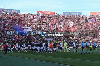 2023-12-23 - Teams enter into the pitch game - BOLOGNA FC VS ATALANTA BC - ITALIAN SERIE A - SOCCER