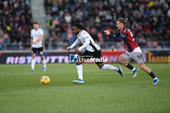 2023-12-23 - Ademola Lookman (Atalanta Bc) in action - BOLOGNA FC VS ATALANTA BC - ITALIAN SERIE A - SOCCER