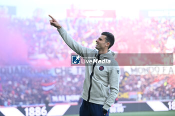 2023-12-23 - Thiago Motta (Bologna Fc) greeting his supporters - BOLOGNA FC VS ATALANTA BC - ITALIAN SERIE A - SOCCER