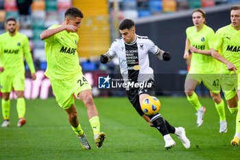 2023-12-17 - Udinese's Martin Payero in action against Sassuolo's Daniel Boloca - UDINESE CALCIO VS US SASSUOLO - ITALIAN SERIE A - SOCCER