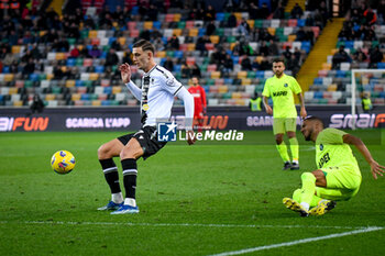 2023-12-17 - Udinese's Lorenzo Lucca in action - UDINESE CALCIO VS US SASSUOLO - ITALIAN SERIE A - SOCCER