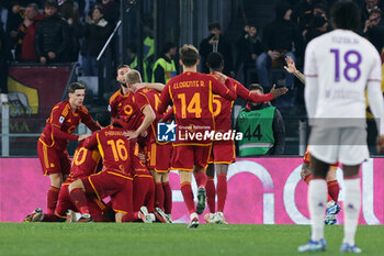 2023-12-10 - Romelu Lukaku of Roma celebrates with his teammates after scoring 1-0 goal during the Italian championship Serie A football match between AS Roma and ACF Fiorentina on December 10, 2023 at Stadio Olimpico in Rome, Italy - FOOTBALL - ITALIAN CHAMP - ROMA V FIORENTINA - ITALIAN SERIE A - SOCCER