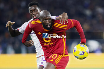 2023-12-10 - Michael Olabode Kayode of Fiorentina vies for the ball with Romelu Lukaku of Roma during the Italian championship Serie A football match between AS Roma and ACF Fiorentina on December 10, 2023 at Stadio Olimpico in Rome, Italy - FOOTBALL - ITALIAN CHAMP - ROMA V FIORENTINA - ITALIAN SERIE A - SOCCER