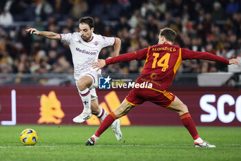 2023-12-10 - Giacomo Bonaventura of Fiorentina vies for the ball with Nicola Zalewski of Roma during the Italian championship Serie A football match between AS Roma and ACF Fiorentina on December 10, 2023 at Stadio Olimpico in Rome, Italy - FOOTBALL - ITALIAN CHAMP - ROMA V FIORENTINA - ITALIAN SERIE A - SOCCER