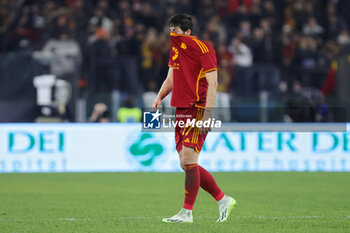 2023-12-10 - Sardar Azmoun of Roma leaves the pitch after being injured during the Italian championship Serie A football match between AS Roma and ACF Fiorentina on December 10, 2023 at Stadio Olimpico in Rome, Italy - FOOTBALL - ITALIAN CHAMP - ROMA V FIORENTINA - ITALIAN SERIE A - SOCCER
